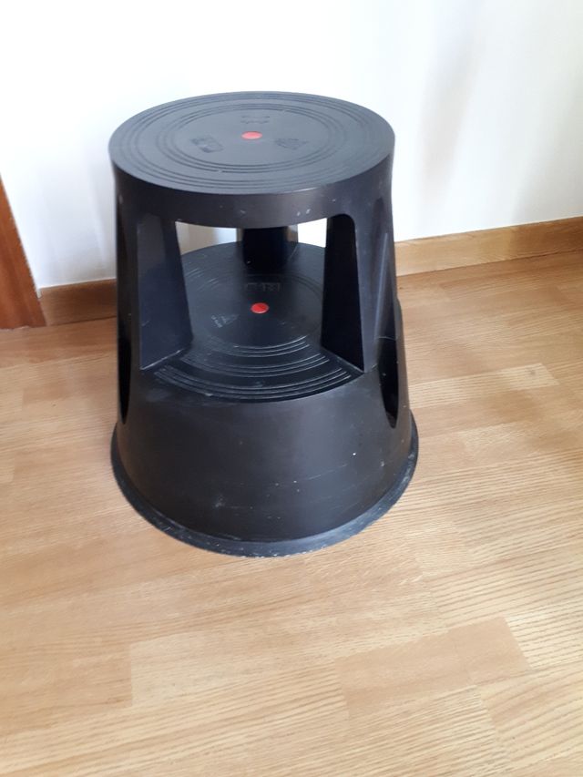 Banco de escada de plástico resistente preto