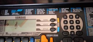 Yamaha PSR-79: Órgano electrónico y soporte