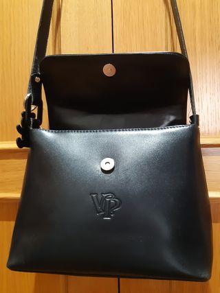 Bolso piel azul marino con solapa y bolsillo atras