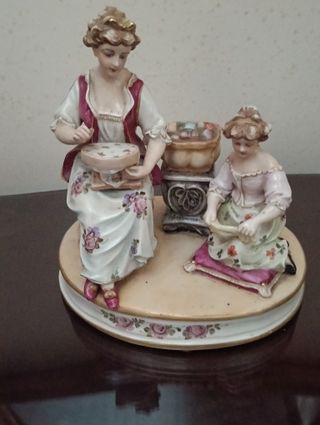 Figura porcelana 2 damas antiguas