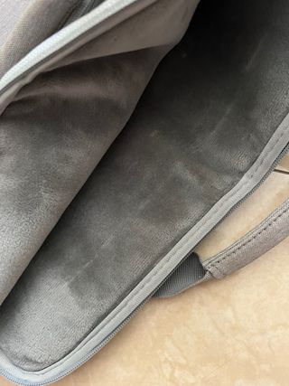 Funda portátil gris acolchada