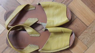 Sandalias Menorquinas amarillas nº 41