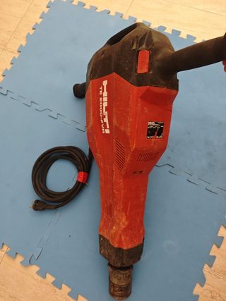 Demoledor Hilti TE 2000-AVR
En muy buen estado!