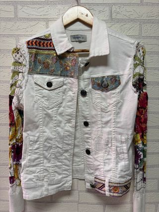 Chaqueta Desigual blanca tejana