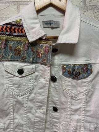 Chaqueta Desigual blanca tejana