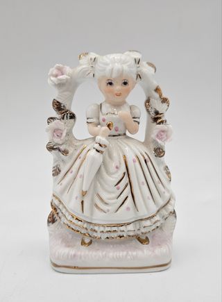 Statuetta ragazza porcellana altezza cm 13 vintage