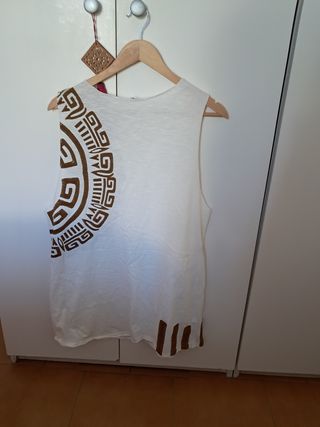Camiseta blanca estilo surfista
