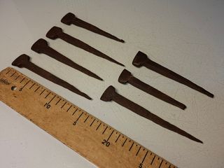 Clavos antiguos decorativos (7 uds)