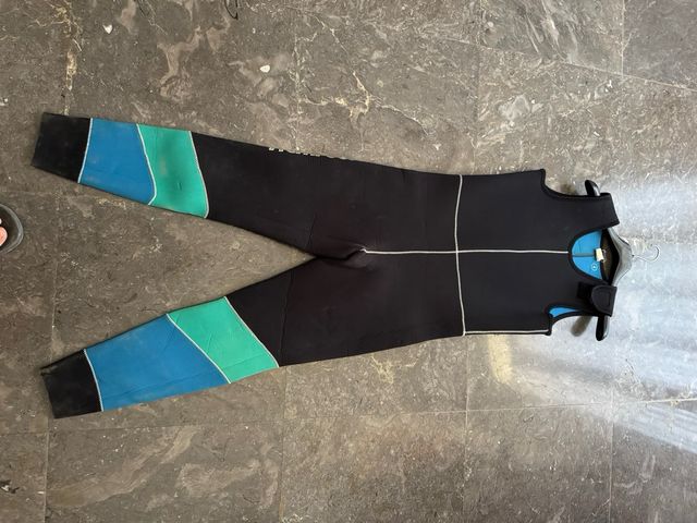 Neopreno 2 piezas  Nemrod Talla 4. Espesor 5 mm 