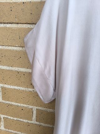 SOLO en MANO: Blusa beige - Talla L aproximadament