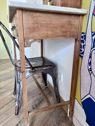 Tocador antiguo de mármol y madera