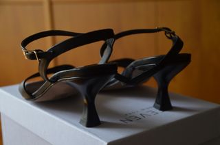 Sandalias Steve Madden negras piel.