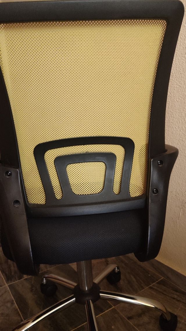 Silla oficina o escritorio giratoria amarilla