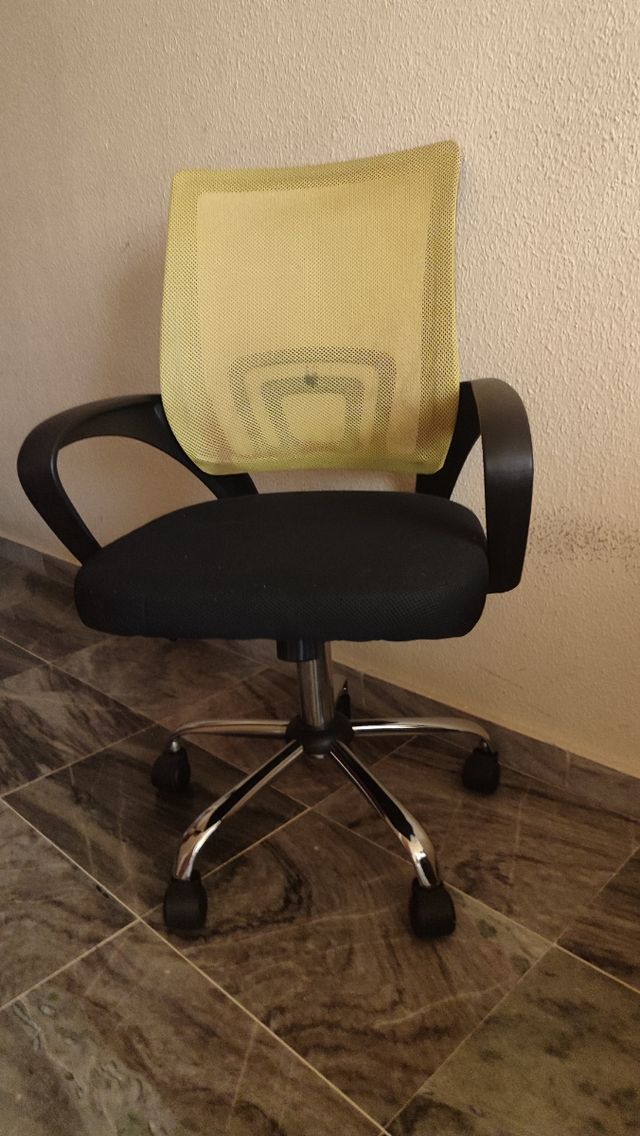 Silla oficina o escritorio giratoria amarilla