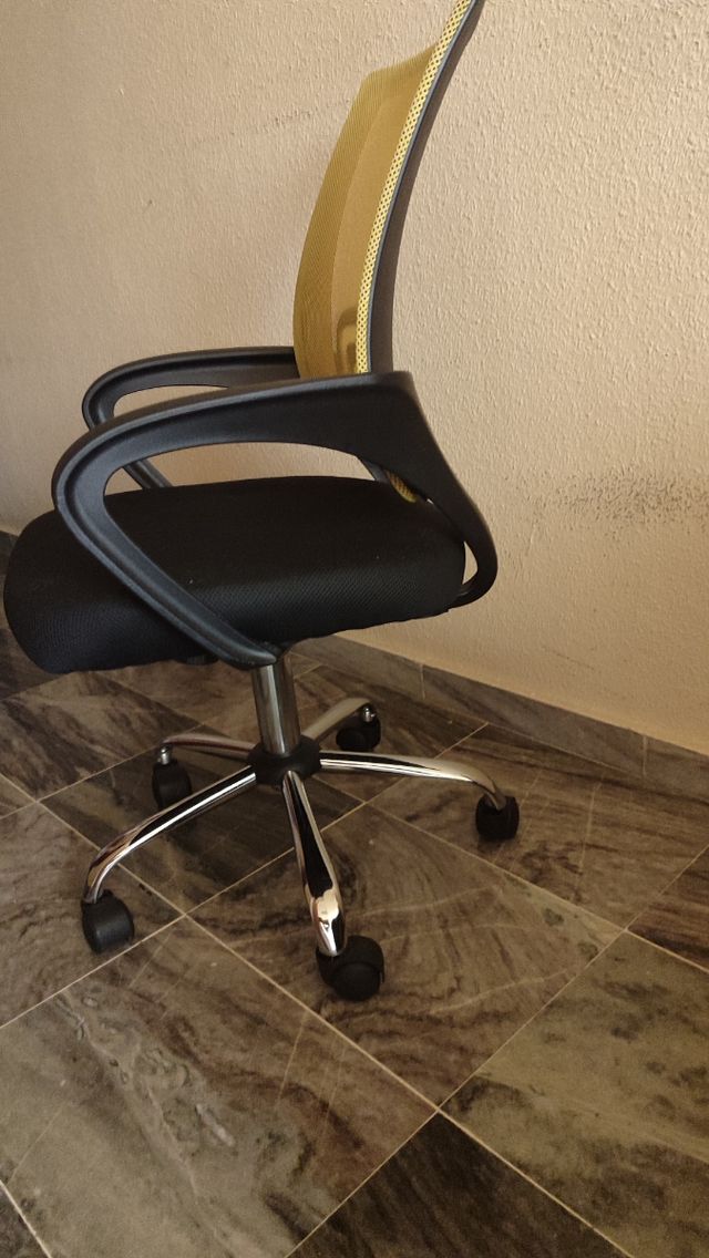 Silla oficina o escritorio giratoria amarilla