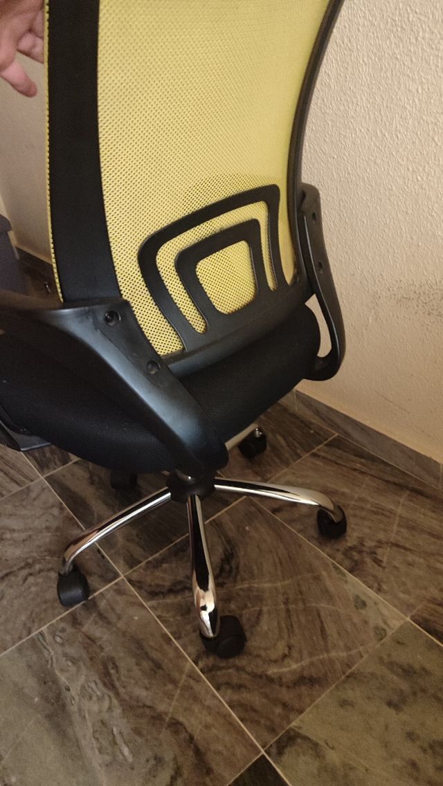 Silla oficina o escritorio giratoria amarilla