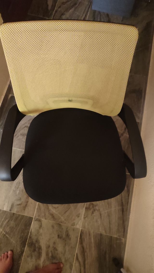 Silla oficina o escritorio giratoria amarilla