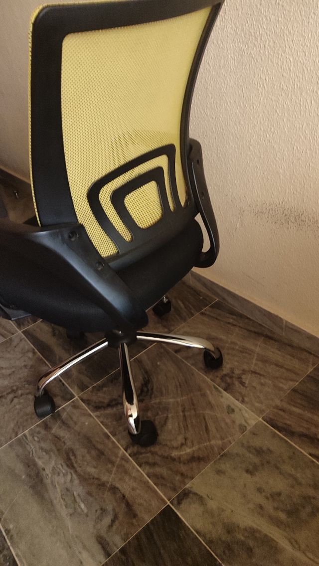 Silla oficina o escritorio giratoria amarilla