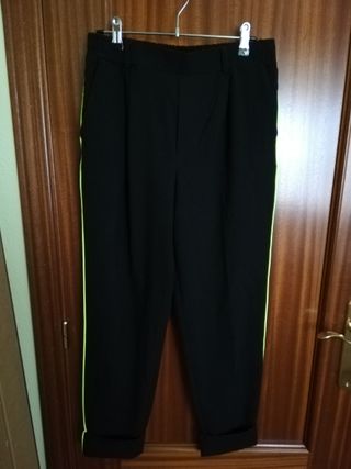 Pantalón chino raya flúor