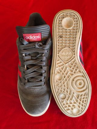Adidas Busenitz grises y rojas - 42.5
