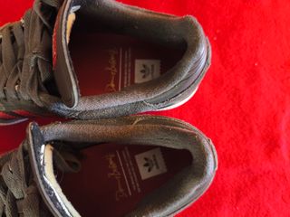 Adidas Busenitz grises y rojas - 42.5
