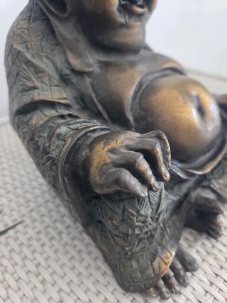 Buda sonriente de bronce