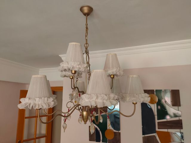 Lámpara araña 9 luces dorada.