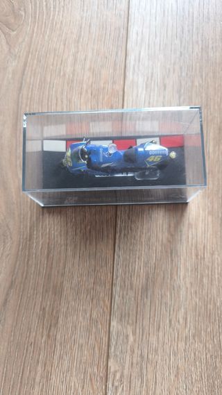 Motocicletta in miniatura Valentino Rossi 2004