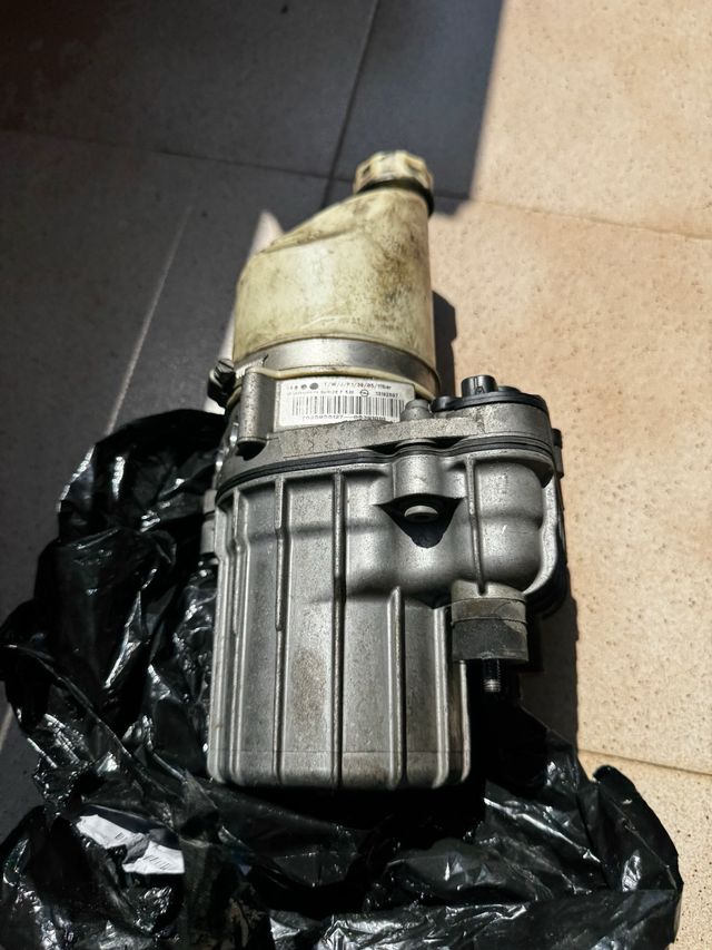 Bomba dirección asistida Opel Astra H dañada