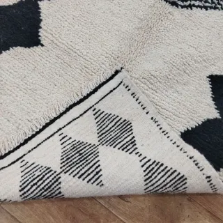 Tappeto boho bianco-nero elegante