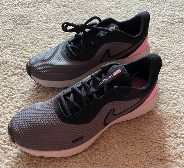 Zapatillas Nike Revolution 5 Gris Rosa