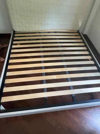 Letto Matrimoniale con doghe e materasso