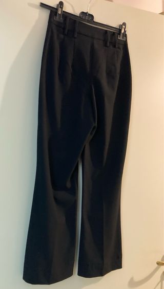 Pantaloni neri a zampa