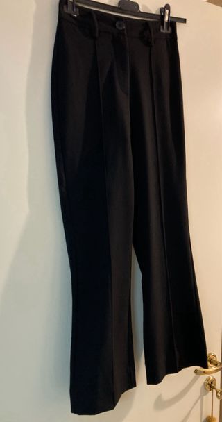 Pantaloni neri a zampa