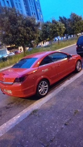 opel astra descapotable  2013