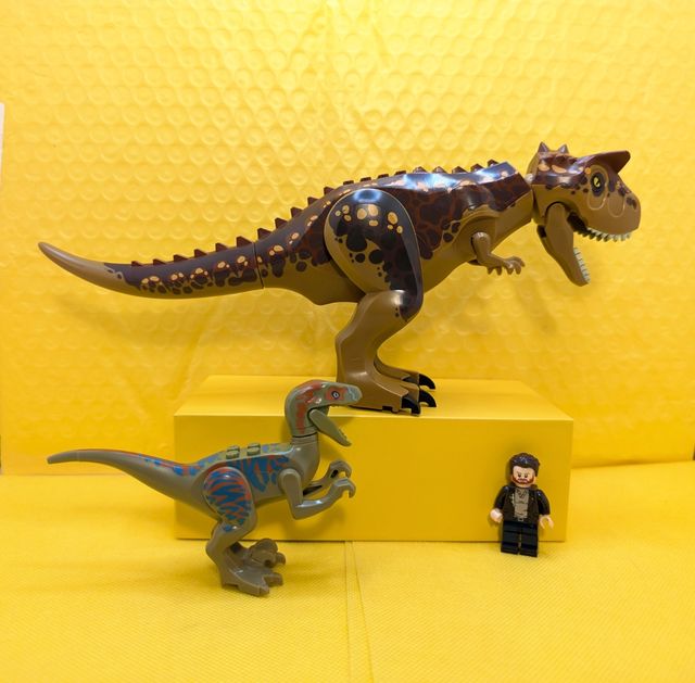 Figuras Jurassic Park: Carnotaurus y velociraptor