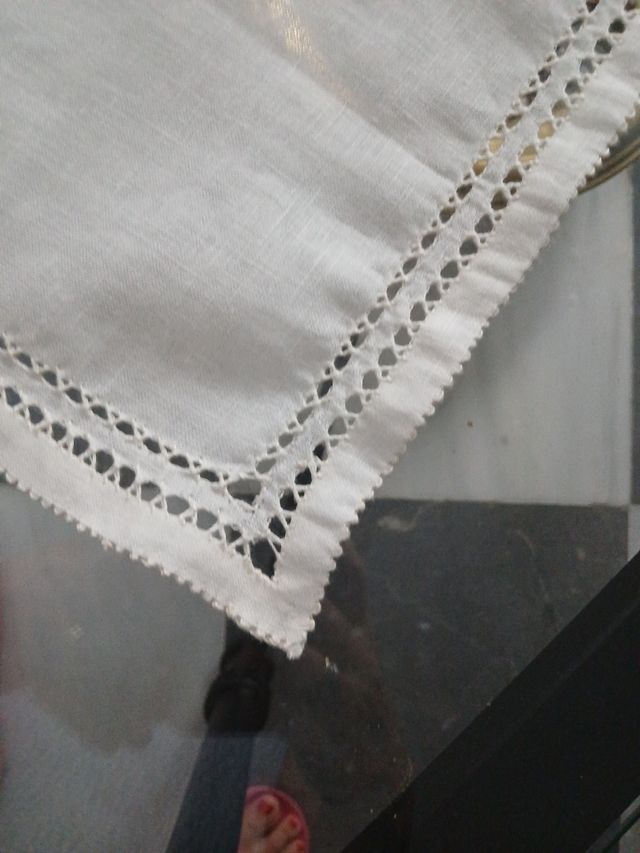 Centro de mesa de hilo blanco roto, bordado a mano