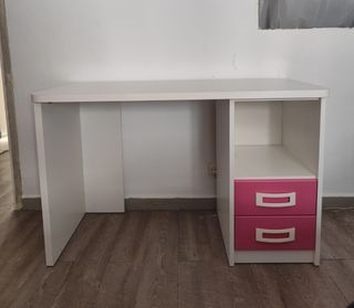 Escritorio infantil blanco y rosa