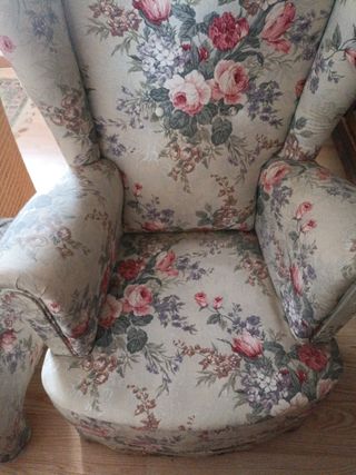 Sillón orejero floral vintage
