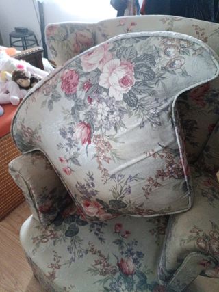Sillón orejero floral vintage