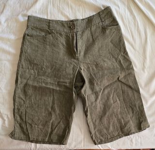 Pantalon corto, mujer, color verde oliva 