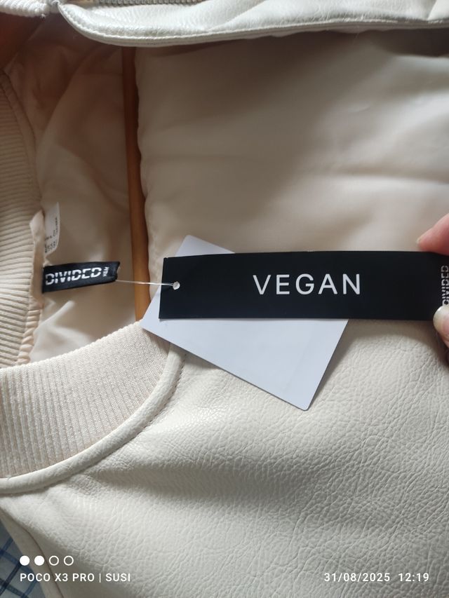 Cazadora bomber beige