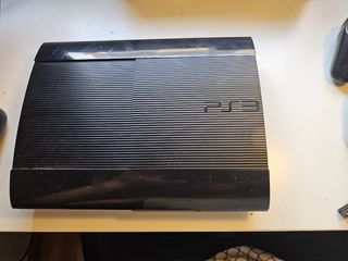 PS3 (PlayStation 3) + 2 mandos + juegos