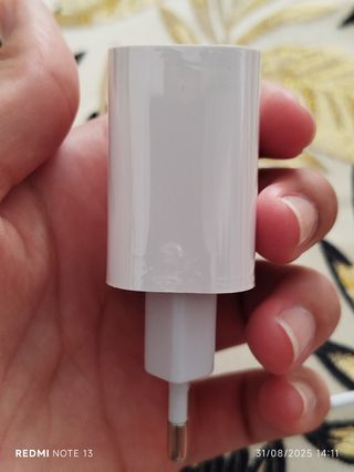Confezione singola: caricabatterie + cavo per iPhone