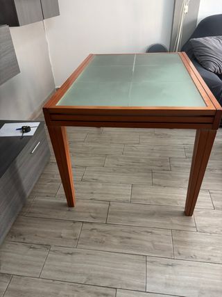 Mesa de salón madera-cristal
