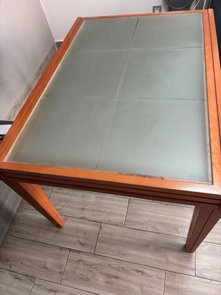 Mesa de salón madera-cristal