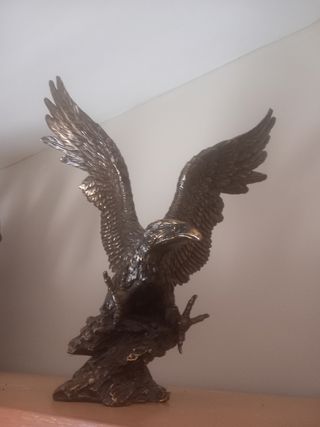 Figura águila bronce