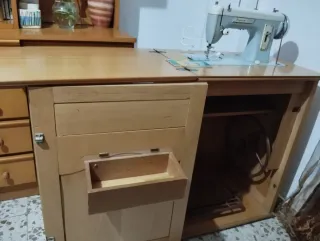 Máquina coser SIGMA con mueble de pino y se puede