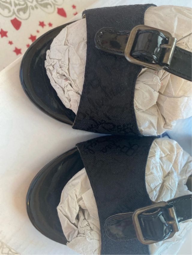 Sandali neri con fibbia