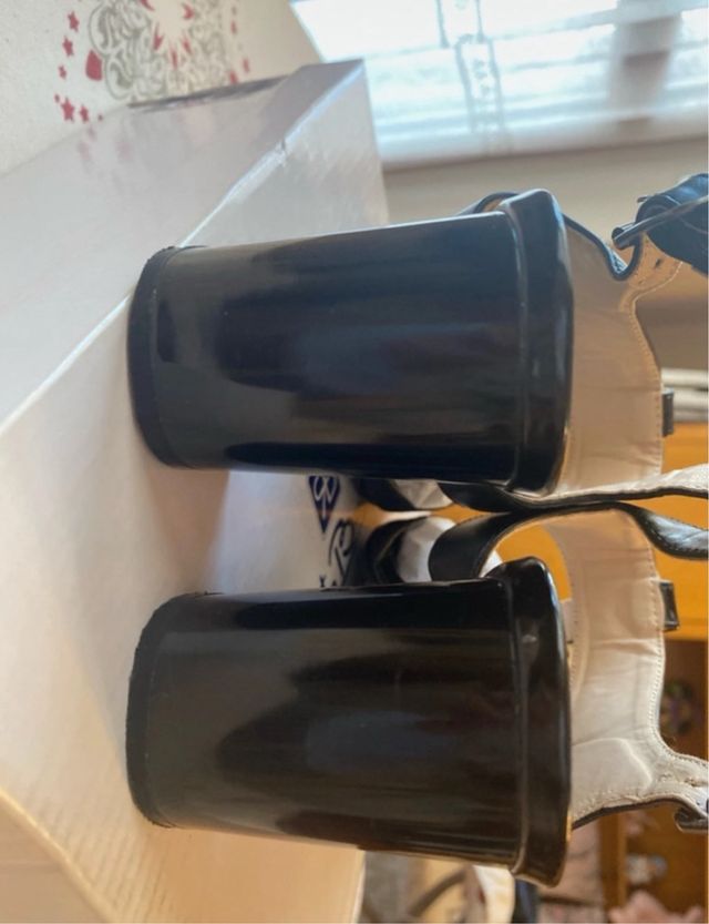 Sandali neri con fibbia